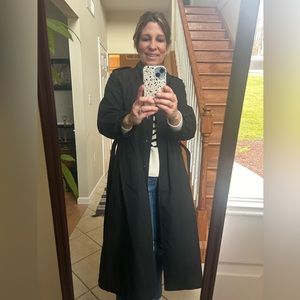 Vintage black trench coat; women’s 8/10